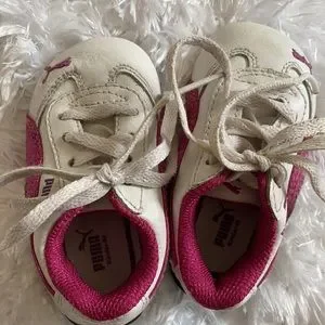 Adorable vintage 90s baby puma sneakers